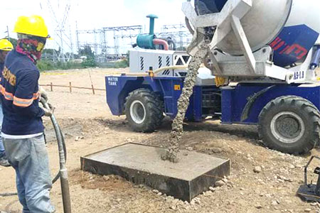 self-loading-concrete-mixer-for-Precast-concrete-pouring-project