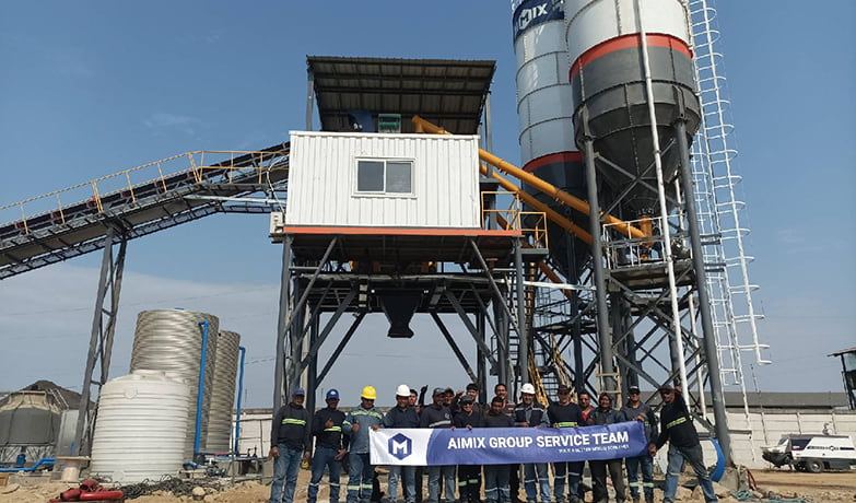 service team of AJ90 batching plant Ecuador